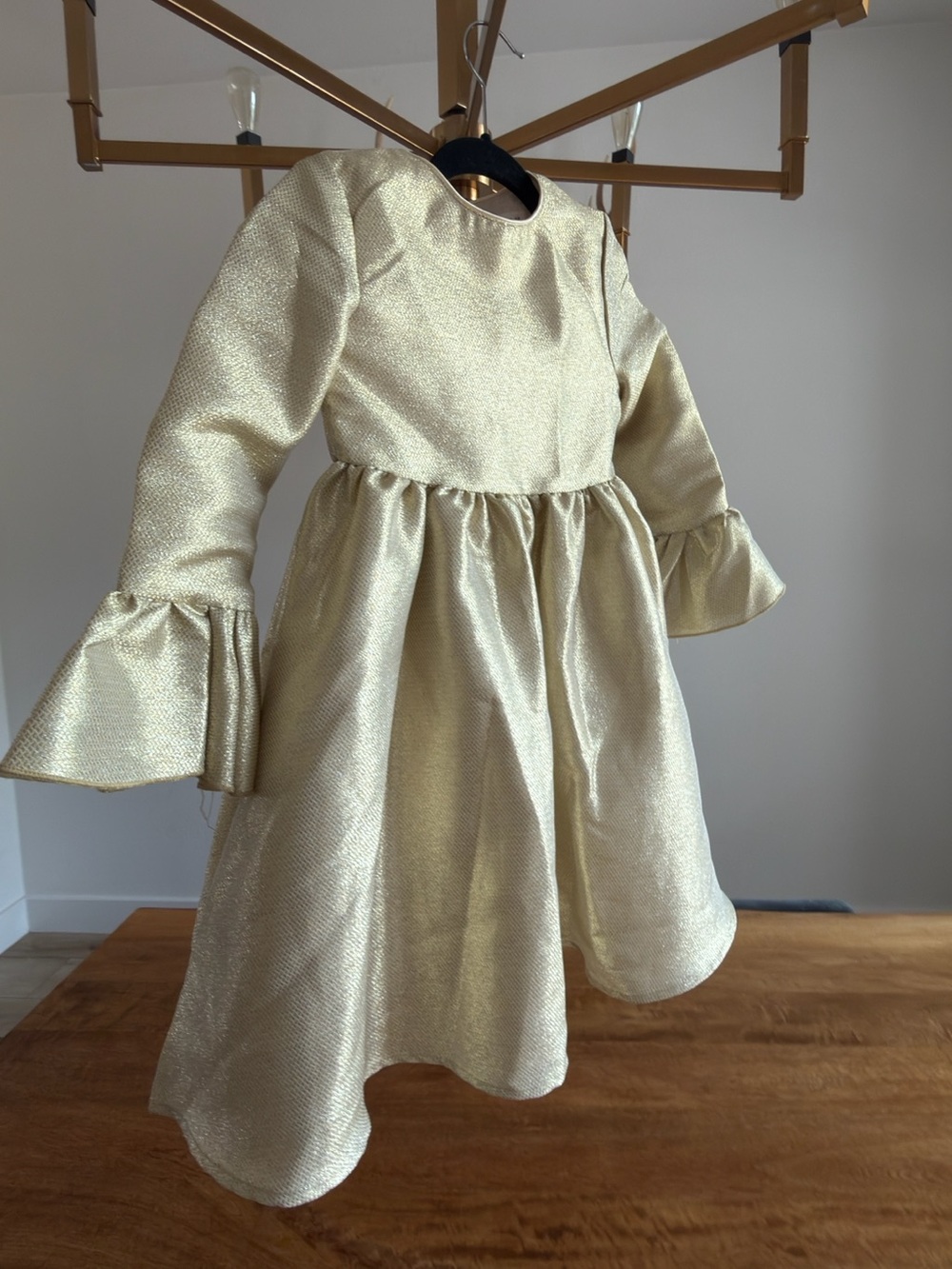 SHEIN Gold Metallic Long Sleeve Ruffle Hem Kids Formal Dress